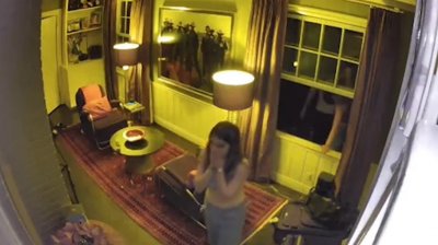 ​发现儿子跟朋友半夜溜出去玩 国外一名父亲安装机关捉弄儿子