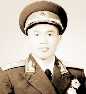 ​福州军区建立，皮定均出任副司令员，司令员和政委分别由谁担任