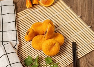 ​口感酥脆，香甜可口：北方老式炸果子的制作秘诀