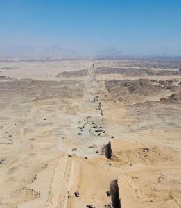 ​40张活久见图片，神奇的“双头人”，医生为了病人，竟然会喝尿？