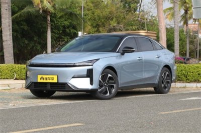 ​吉利摊牌了！7.98万起售，2000km续航+7.4秒破百，竞争秦PLUS