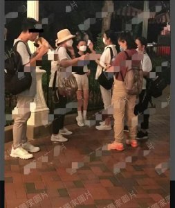 刘德华妻女被偶遇,10岁女儿和妈共用一张脸,妻子发福明显变化大