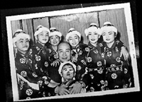 香港七小福的罕见幼年照，成龙洪金宝长相变化大！