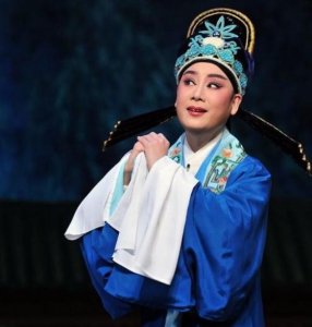 ​演员钱惠丽：浙江绍兴走出来的越剧名家，网传与丈夫感情不合离婚