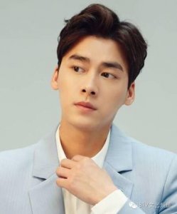 ​网曝L姓小鲜肉吸毒被抓！这次李易峰又躺枪了……