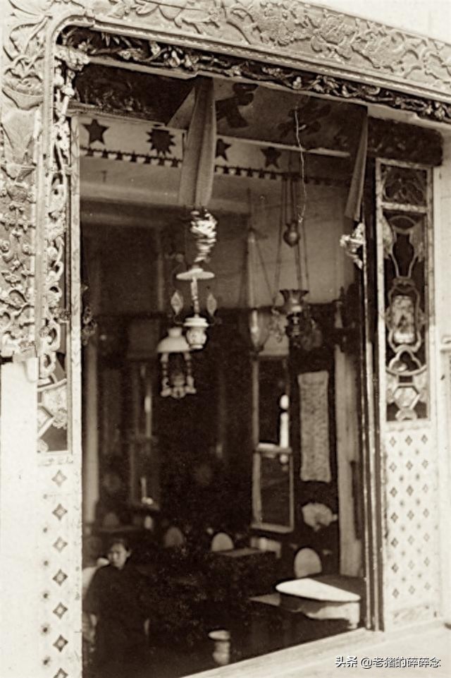 旧社会的陋习，漂浮在水面上的花船，里面有不为人知的秘密