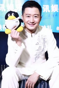 ​谢楠担任新片《最好的我们》首映礼主持人，呼吁吴京不要打感情牌