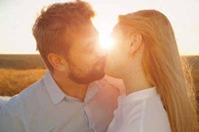 ​夫妻床上爱意满满的4种姿势，让爱情快速升温！