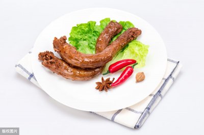​不辣型的绝味鸭脖配料，食起来香醇味美，独具特色
