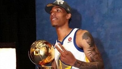 ​帕特里克-麦考：23岁完成三连冠，为80万离开勇士，现却无球可打