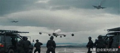 ​12年恐怖分子新疆劫机，乘客高喊：是男人就上，当场打死两暴徒