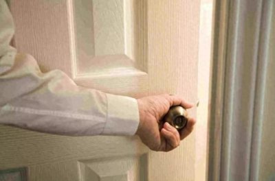 ​9旬老太不退房，誓要在酒店重金养老，养老院坐不住了