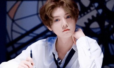 ​33岁鹿晗生图曝光惹争议，神似袁华疑破相，与关晓彤情感遭质疑