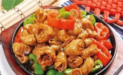 ​红烧肥肠家乡做法，家常又实用，肥肠酥烂嫩滑，鲜香入味，非常开胃