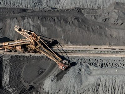 ​中国西北发现巨型露天煤矿？价值高达9000亿，美澳坐不住了