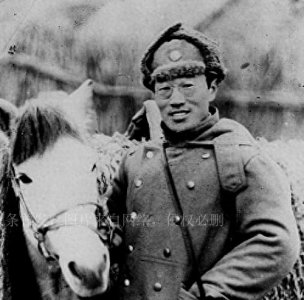 ​抗战初期同为东北军团长，为何万毅授中将，吕正操却授上将？