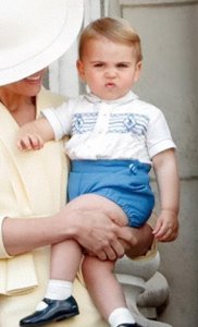 ​路易小王子：敢抓查尔斯鼻子，捂妈妈嘴，却被姐姐夏洛特血脉压制