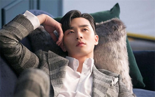 朴叙俊：集齐颜值和实力的演员，身材完美