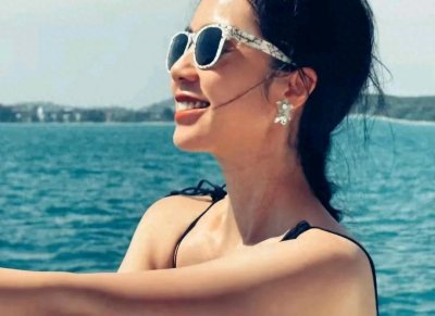 ​黄磊一家泰国度假，18岁黄多多又瘦又美超惊艳，47岁孙莉身材火辣