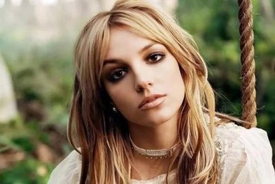 ​小甜甜布兰妮：从歌坛天后沦落成“精神病人”，只因嫁错了人？