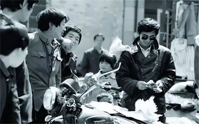 ​唐山菜刀队当年有多猖狂？砍伤解放军，1983年严打，50余人被枪决