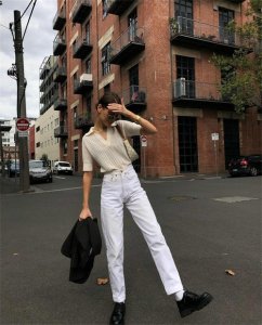 ​“圆头鞋”又流行了，时髦减龄