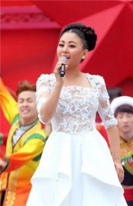 ​阿鲁阿卓：一位藏族歌手的美丽传奇人生