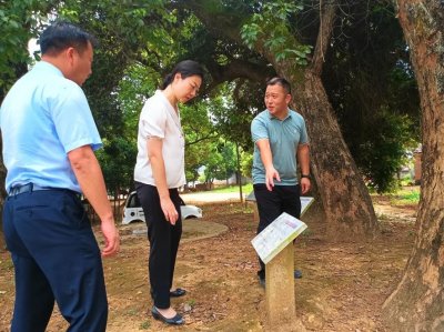 ​万晓娟调研指导农业农村工作