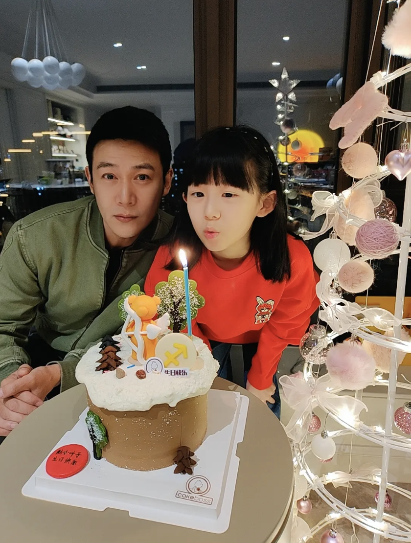 陆毅个人资料陆毅有妹妹吗（陆毅鲍蕾为11岁小女儿庆生，妹妹文静甜美，长得越来越像姐姐贝儿）