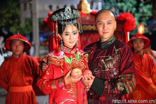 宫锁心玉第一集解说_宫锁心玉第一集剧情介绍-第1张图片-