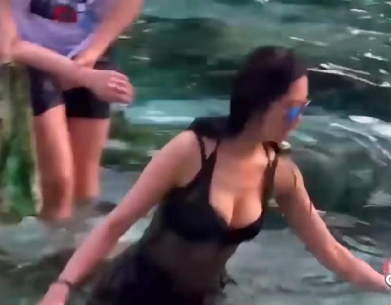 林志玲比基尼（盘点女明星穿泳装林志玲前凸后翘）