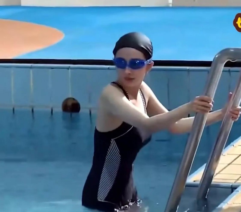 林志玲比基尼（盘点女明星穿泳装林志玲前凸后翘）