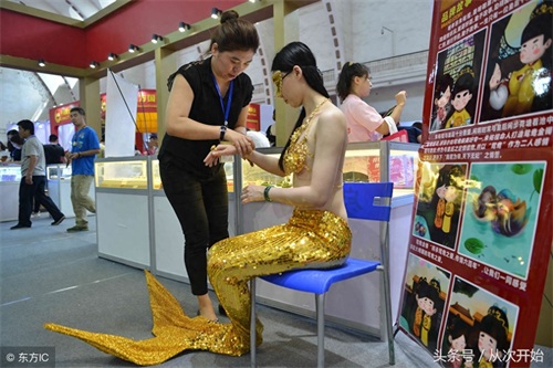 一件黄金内衣单套售价400万元，女孩表示将来有钱也要买件穿穿