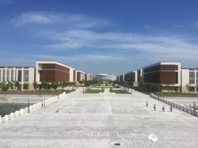 ​组图：碧空如洗白云悠悠，华北理工美炸了！