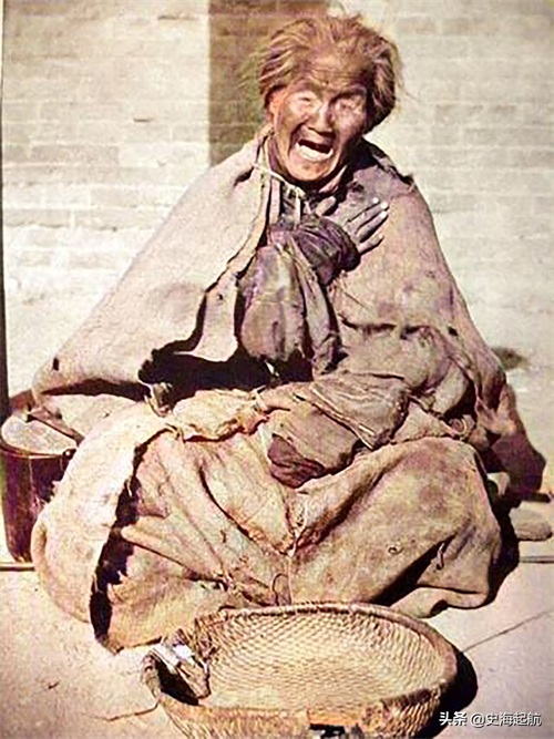 老照片：晚清时期苦难的中国，满大街的乞丐，他们都吃不饱穿不暖