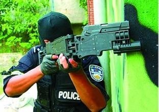 可爱又致命，反恐利器——拐弯枪