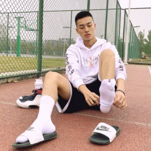 ​小心，一波白袜帅哥正性感来袭