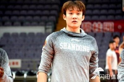 ​中国男篮红队公布大名单 山东两将“落选”各有原因