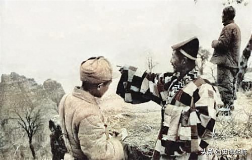 民国道士李圆通照片：乱世下山抗日，图9是李圆通和八路军的合影