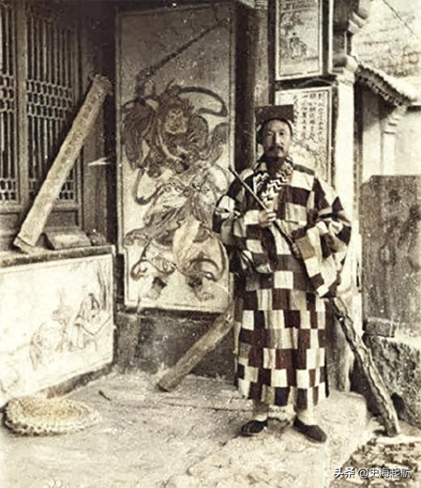 民国道士李圆通照片：乱世下山抗日，图9是李圆通和八路军的合影