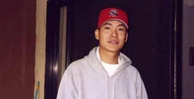 ​他14岁出国19岁入狱，23岁靠在妈妈怀里离世，一年后作品惊人