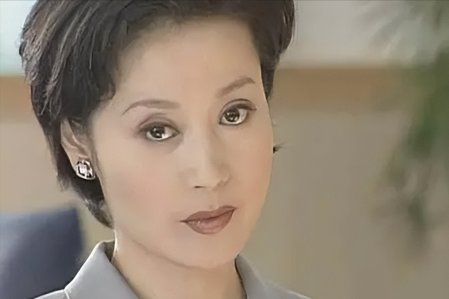 邬倩倩:挤走导演原配夫人,成功上位后却没坐稳,67岁了还是单身