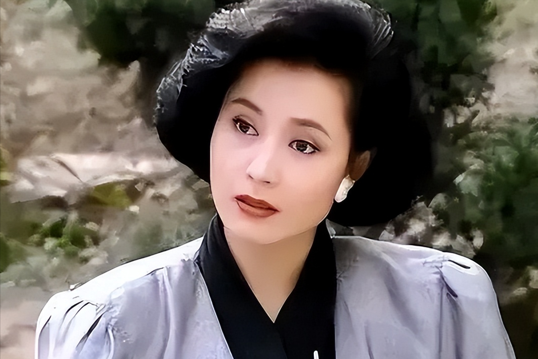 邬倩倩:挤走导演原配夫人,成功上位后却没坐稳,67岁了还是单身