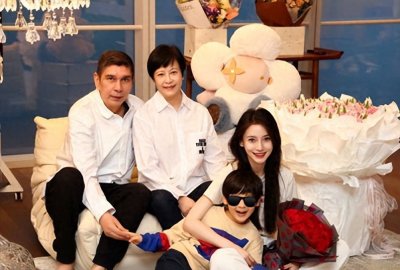 ​Angelababy生日罕晒高颜值全家福，7岁儿子正面曝光，不见黃晓明