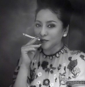 ​公然抢夫、抗衡黑势力、拯救多位港星，向太的人生到底有多传奇？