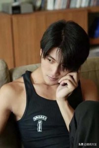 ​谢霆锋写给初恋的一首歌《别来无恙》：我会永远喜欢你，任何模样