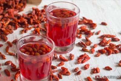 ​男性睡前吃几粒“枸杞”，不出两周，6件好事或许会悄悄“来临”