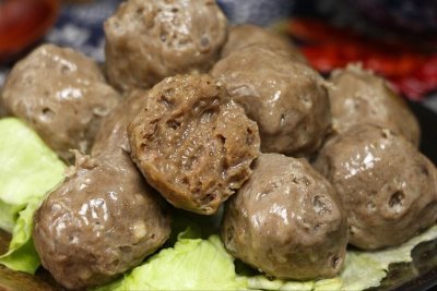 ​牛肉丸别再买了，教你自制方法，个个弹牙有嚼劲，真材实料放心吃