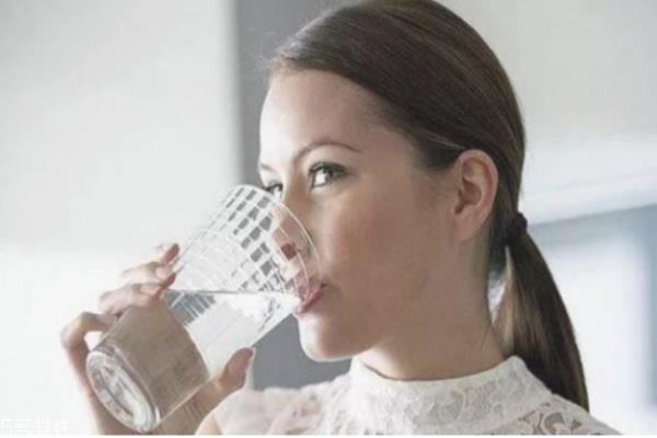 唇纹深是什么原因 教你轻松消除唇纹