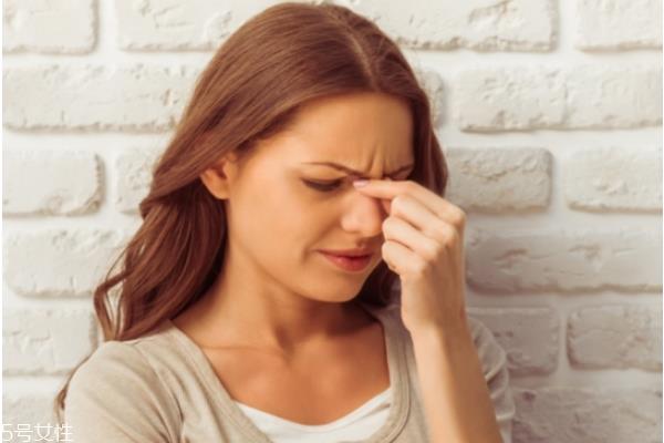 唇纹深是什么原因 教你轻松消除唇纹